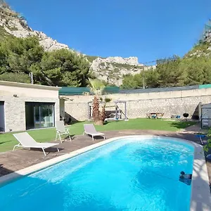 https://villa-piscine-6-personnes-calanques-15min-velodrome.fr-provencehotel.com